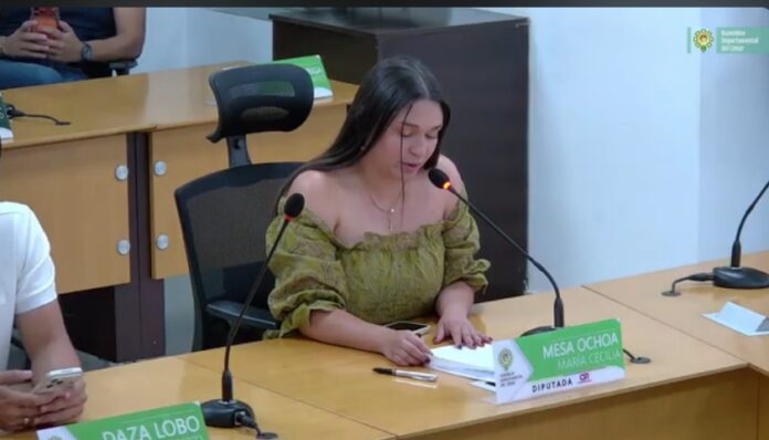 La diputada María Cecilia Mesa Ochoa interviene durante el debate de control político a las oficinas de Mujer y Política Social del Cesar.
