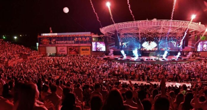 El Parque de la Leyenda Vallenata repleto, evidenciando que los cantantes vallenatos que no viven en Valledupar solo regresan en abril.