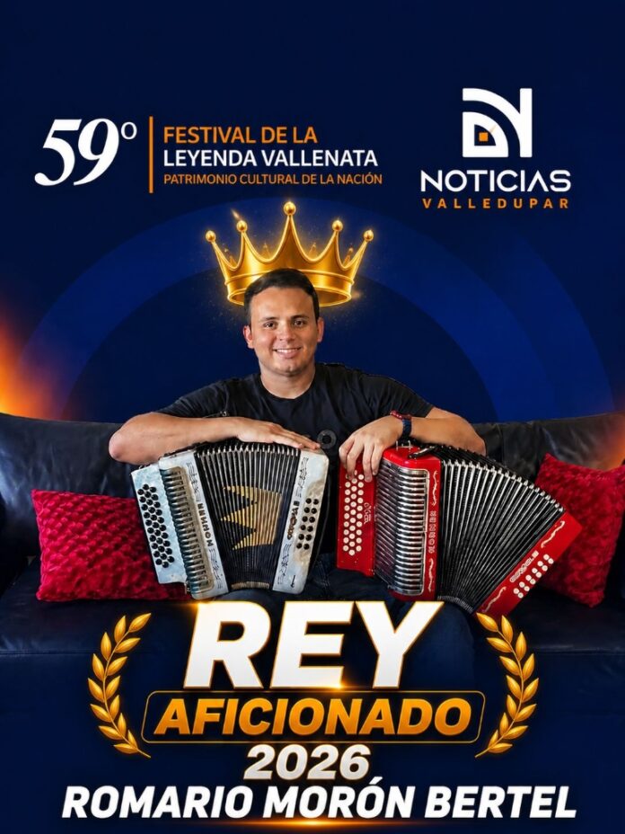 Romario Morón Bertel posando con sus acordeones como el nuevo Rey Vallenato Aficionado 2026 del 59° Festival de la Leyenda Vallenata
