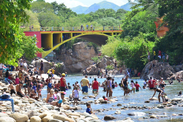 Panorámica del Balneario Hurtado y el río Guatapurí en Valledupar