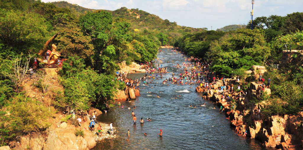 Turistas y bañistas en el Balneario Hurtado de Valledupar