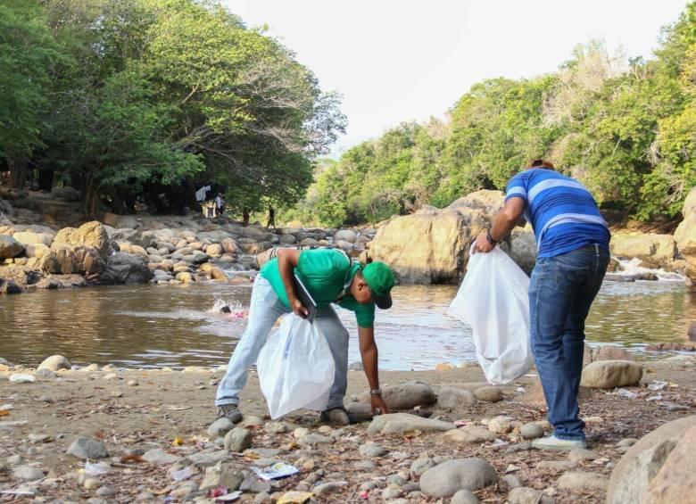 Contaminación en el río Guatapurí cerca del Balneario Hurtado