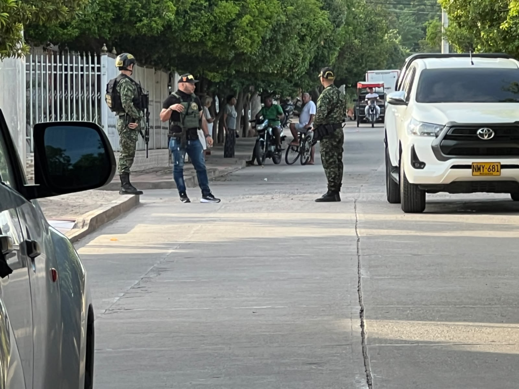 Operativo del CTI frente a una residencia en La Paz, Cesar, durante diligencias judiciales de la Fiscalía.