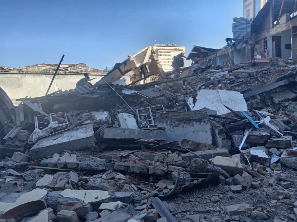 Daños en edificaciones tras el fuerte sismo de magnitud 7,4 registrado en Colombia