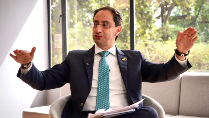 Declaraciones de campaña de Abelardo de la Espriella volvieron a circular tras conocerse un proyecto que plantea nuevos ingresos tributarios y mayores cargas en algunos frentes.