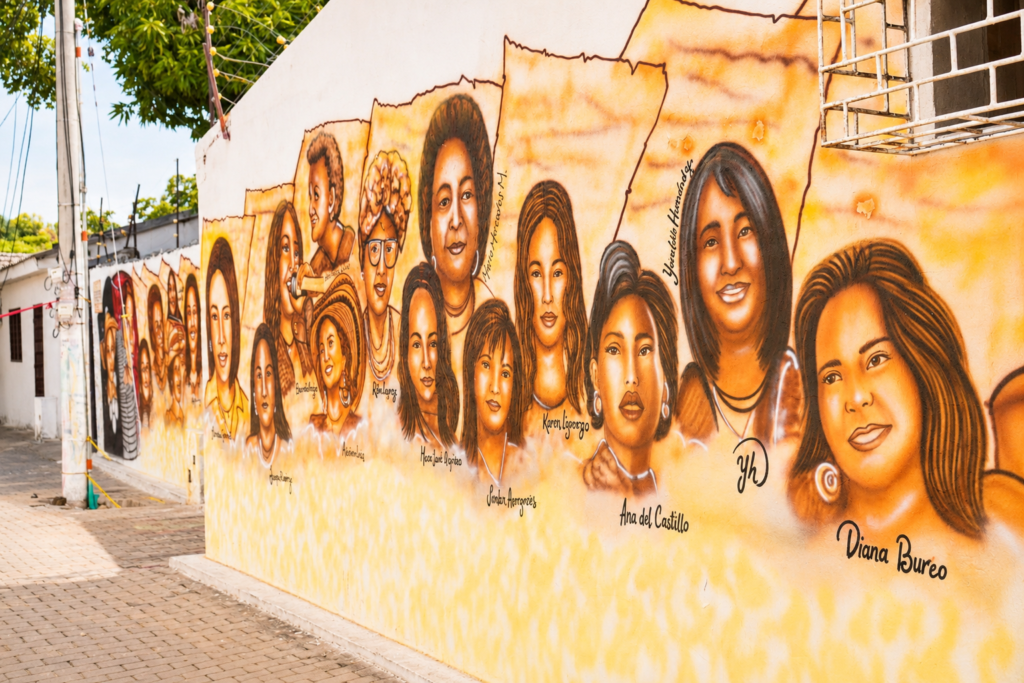 homenaje a juglaresas, compositoras, acordeoneras, artistas y gestoras que contribuyeron a la historia del folclor.