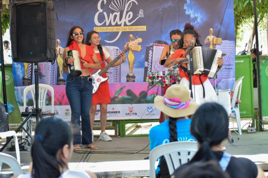 Acordeonera participante del Encuentro Vallenato Femenino, evento que realizará la premiación de las ganadoras de EVAFE 2026 en Valledupar.