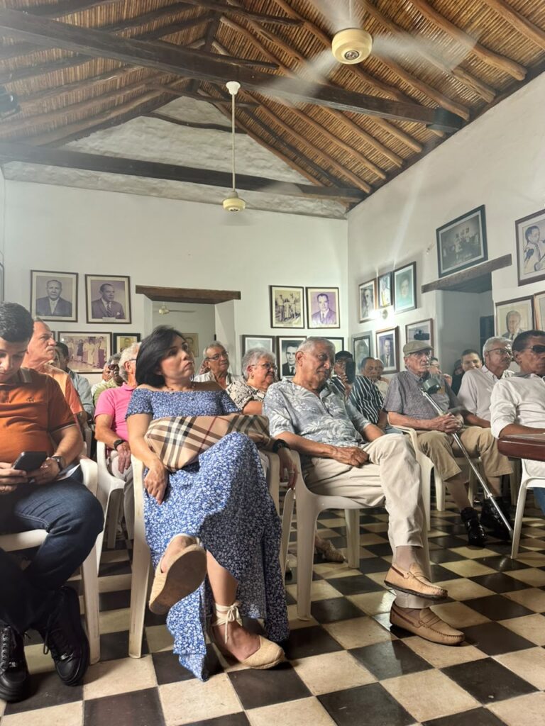 El origen del vallenato es analizado desde una perspectiva histórica, etnográfica y musicológica.