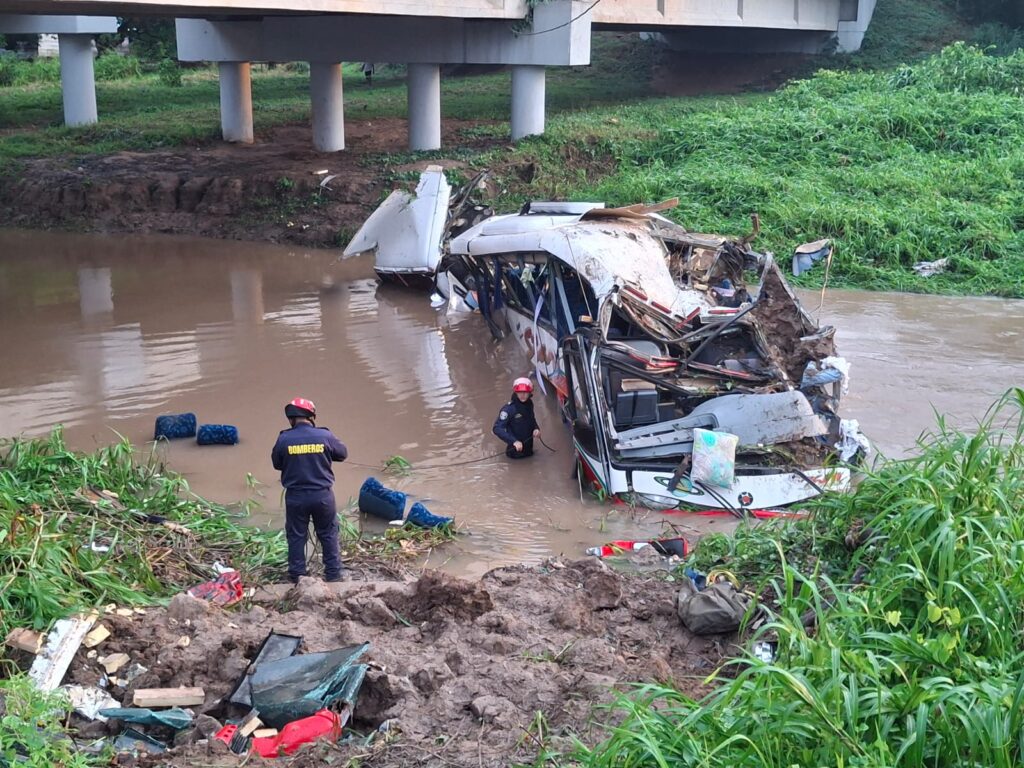 El cantante vallenato Kbeto Zuleta continúa internado y con pronóstico reservado tras el accidente ocurrido en la vía El Difícil–Bosconia.