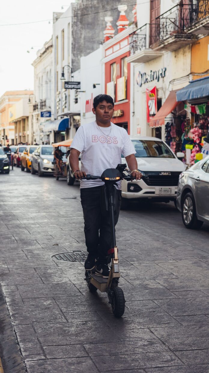 Bicicletas y patinetas eléctricas deberán portar una identificación técnica desde enero de 2027. Conozca los nuevos requisitos en Colombia.